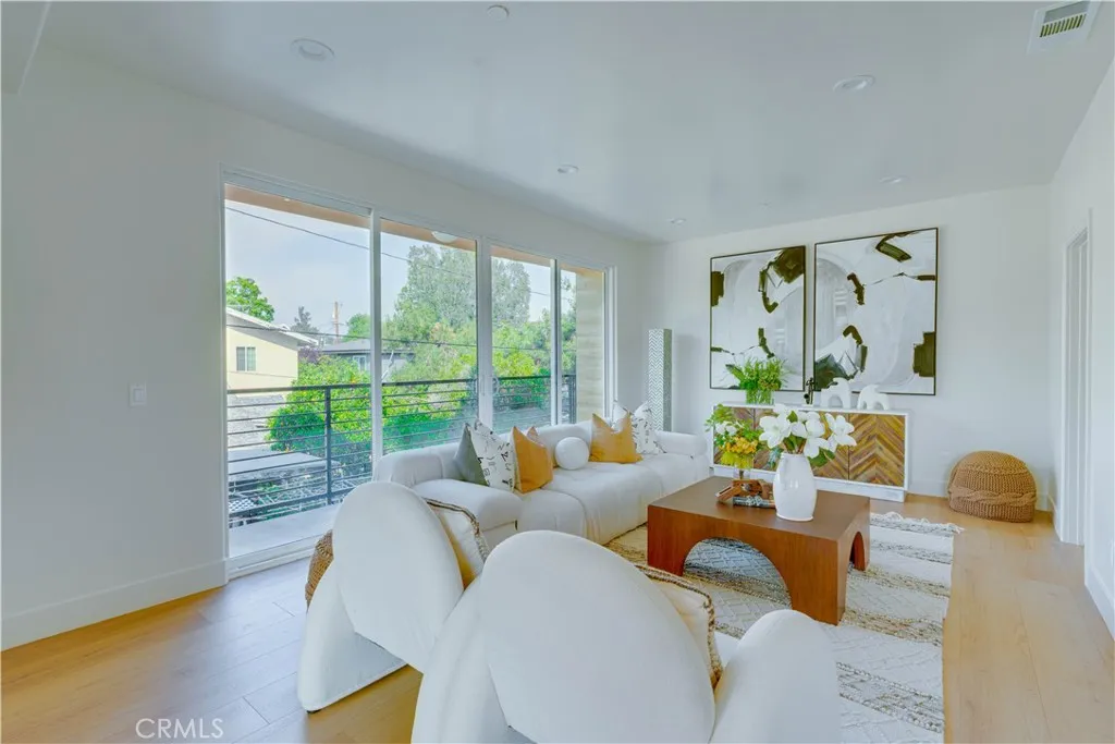 712 N Chestnut Avenue 2, Los Angeles, California 90042 home-pic-14